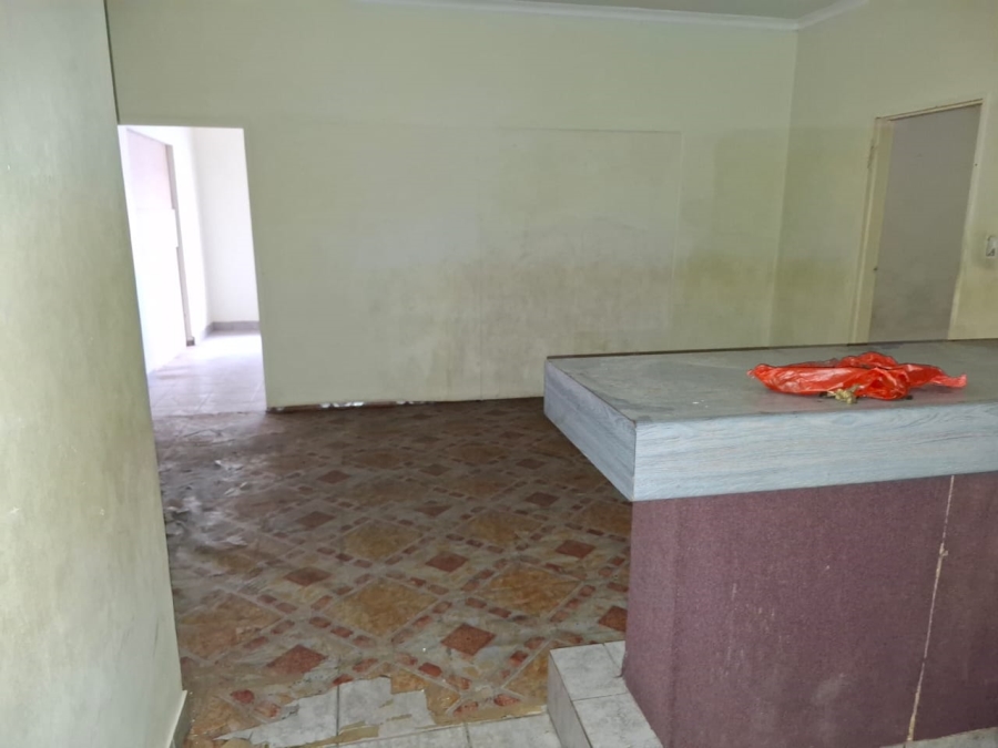 6 Bedroom Property for Sale in Oakdale Western Cape